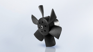 Un blocco di ventole di raffreddamento utilizza un sistema di trasmissione a cinghia e può essere utilizzato soltanto come unità ausiliaria all'interno di un modulo di raffreddamento.